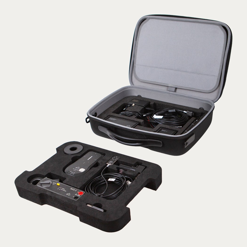 Piranha Premium Kit with open case